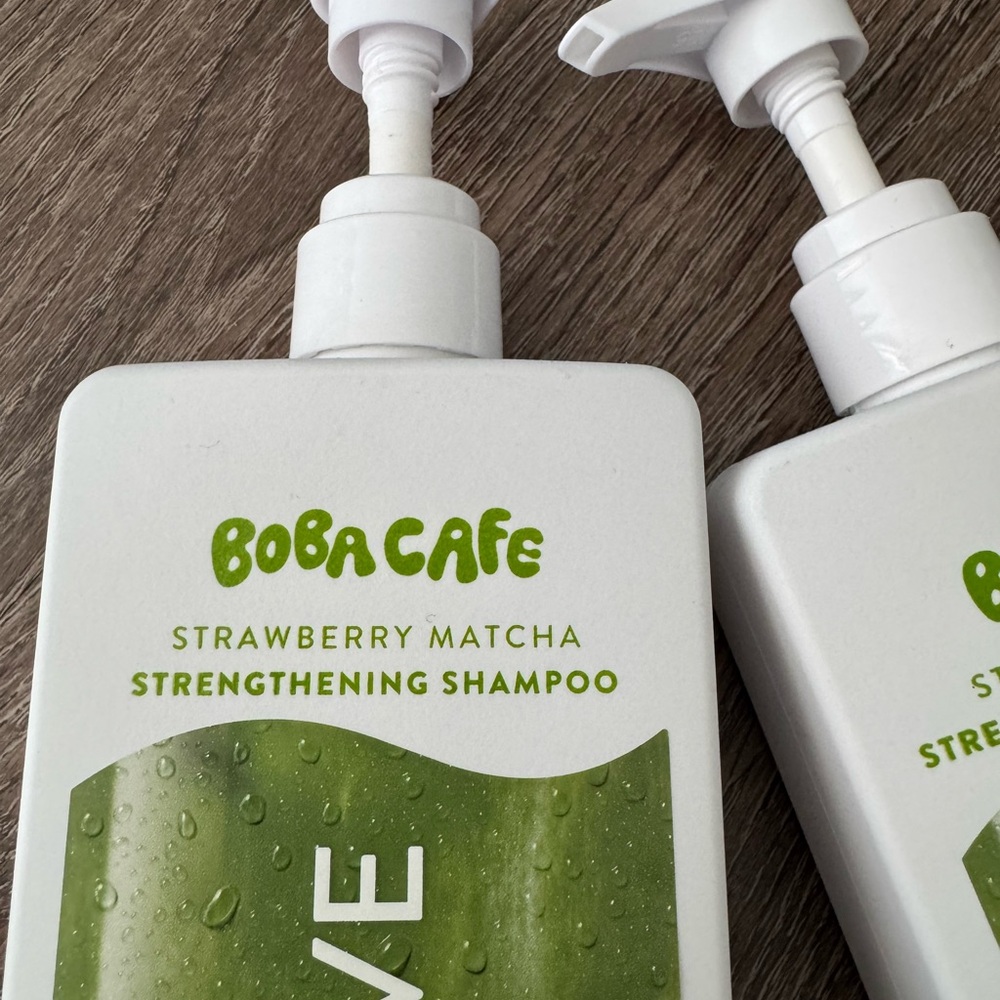 Native Strawberry Matcha Strengthening Shampoo & Conditioner - Green, White, Red - Picture 2 of 4